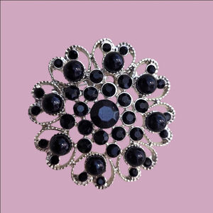 Elegant Vintage-Inspired Brooch